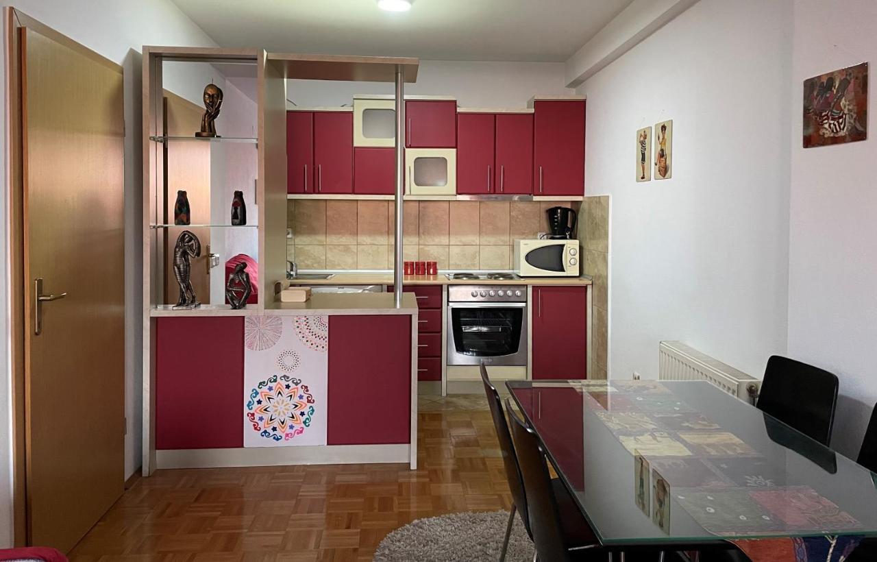 Mexican Touch Apartment With Parking Garage Pristina Exterior foto